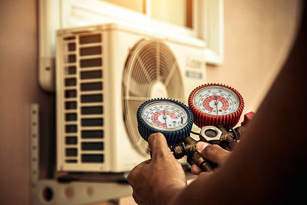 Professional Hvac technician working in Barneveld, WI